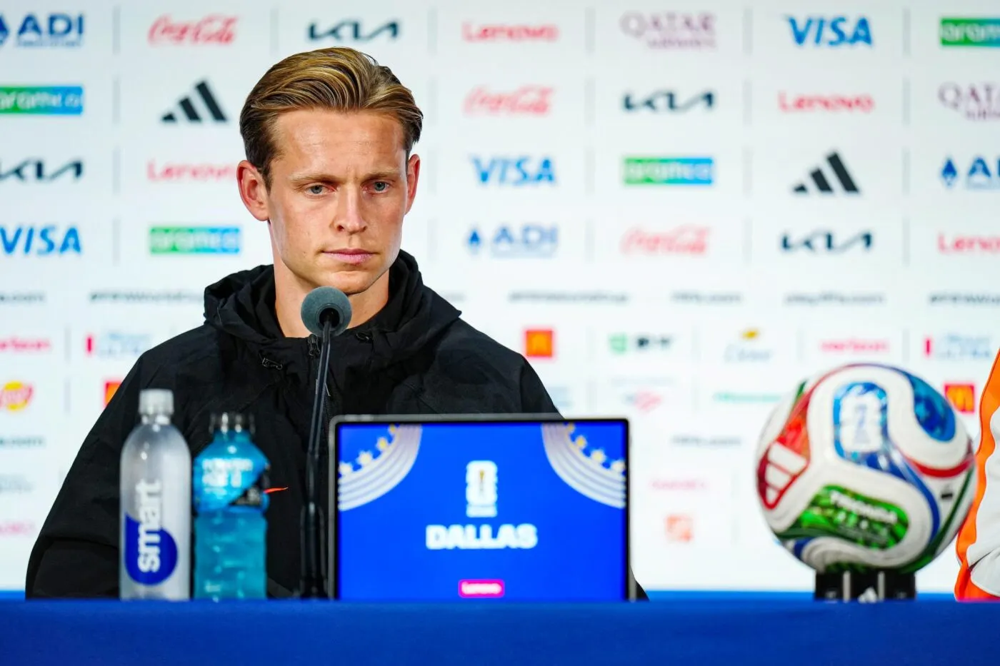 Frenkie De Jong interdit de répondre en espagnol à une question d'un journaliste