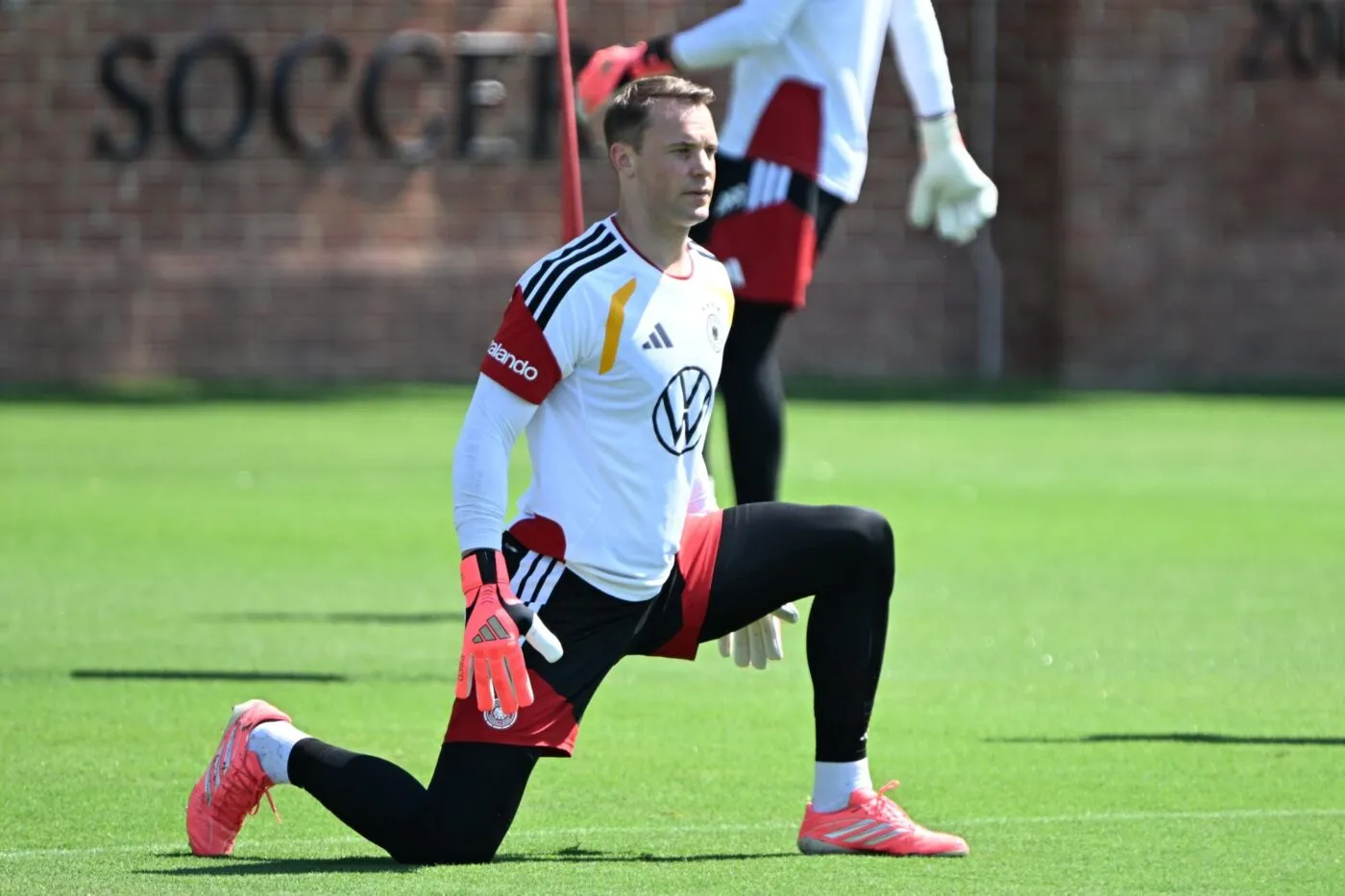Deux ans plus tard, Manuel Neuer retrouve une place de titulaire avec l’Allemagne