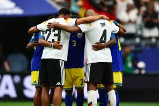 Une communion religieuse entre joueurs à la fin du match Allemagne-Curaçao