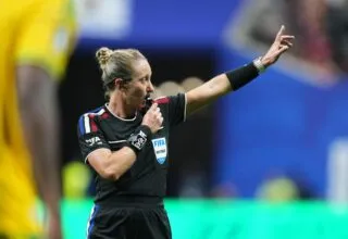 Une deuxième femme à arbitrer un match de Coupe du monde masculine