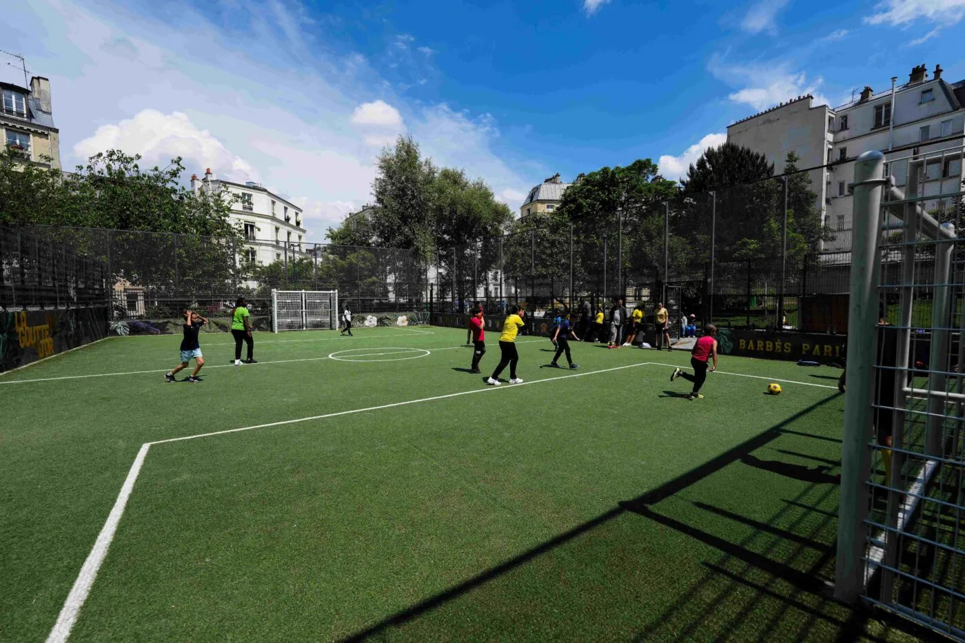 Dans Paris, la CAN des quartiers interdite pendant la canicule