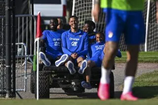 William Saliba kiffe l'ambiance du vestiaires des Bleus