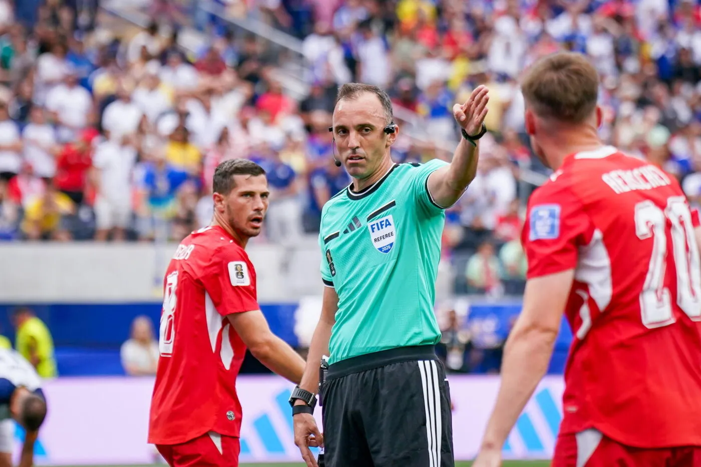 À la Coupe du monde, l'arbitrage renoue avec le jeu