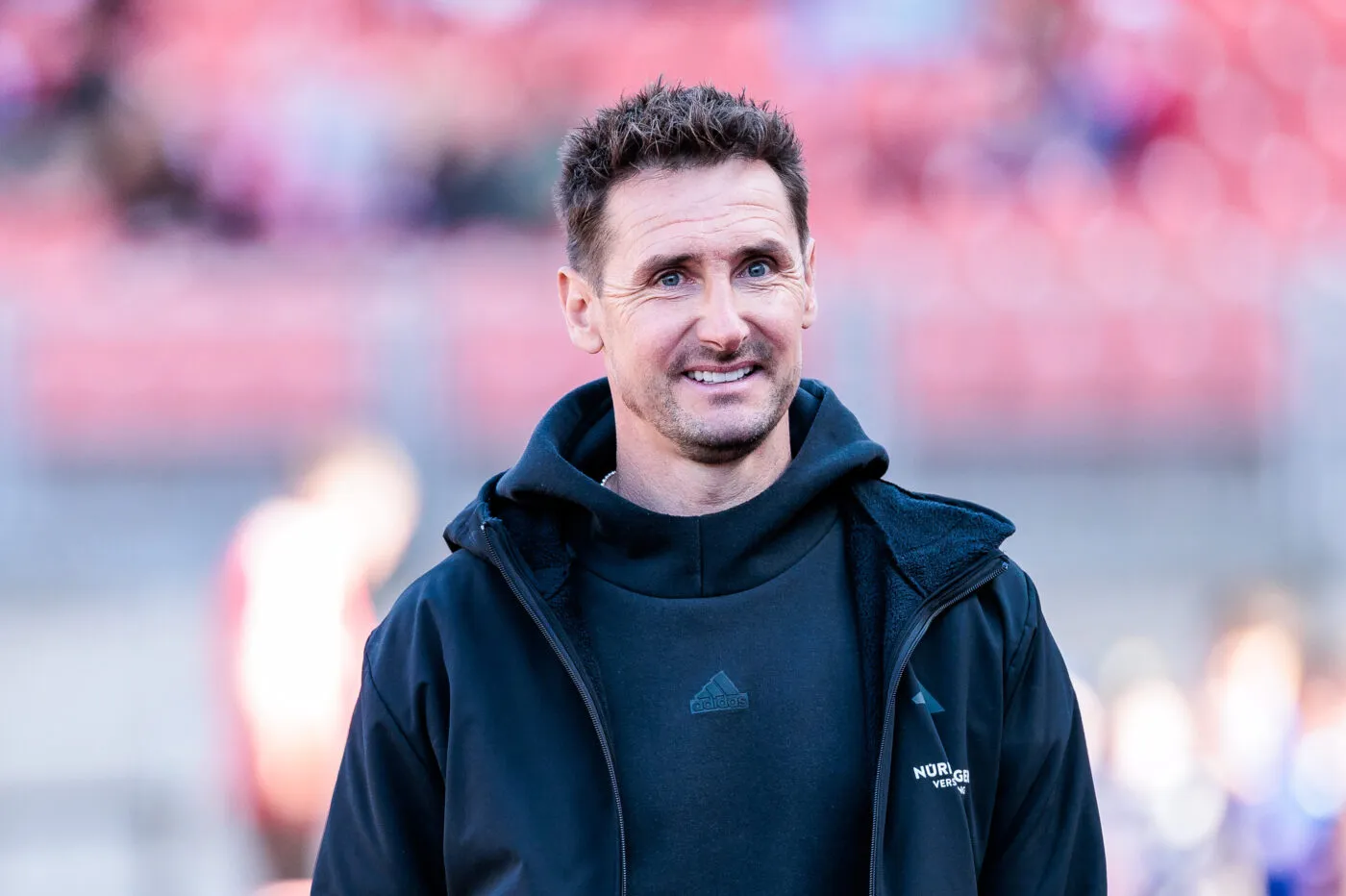 Miroslav Klose félicite Lionel Messi après son record