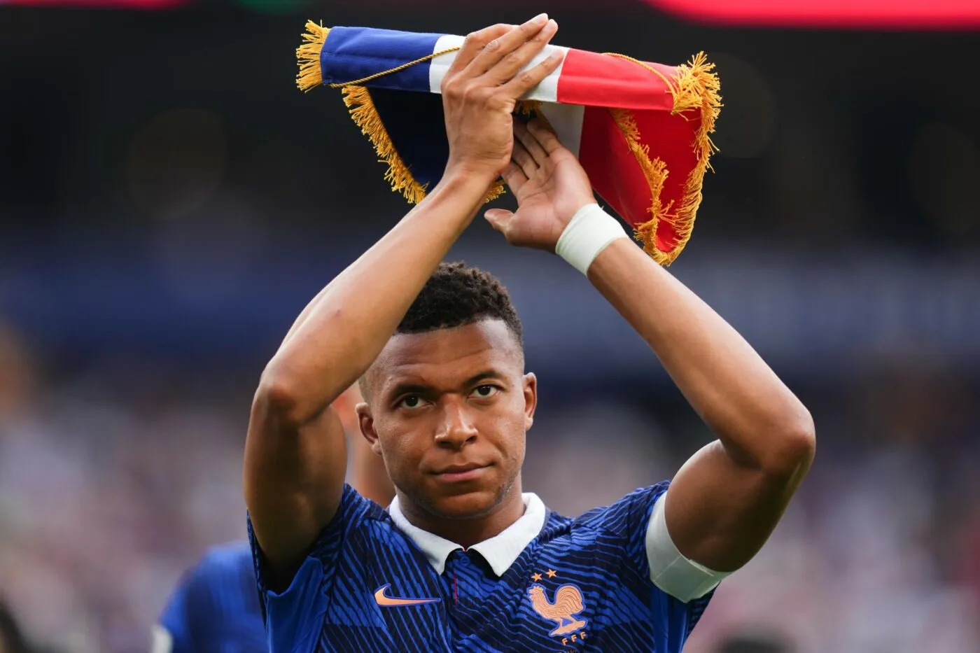 Mbappé rejoint Klose et reste au contact de Messi