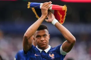 Mbappé rejoint Klose et reste au contact de Messi