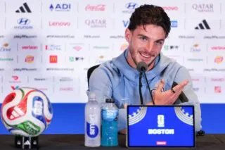 Declan Rice cire les pompes d'Harry Kane et de Leo Messi