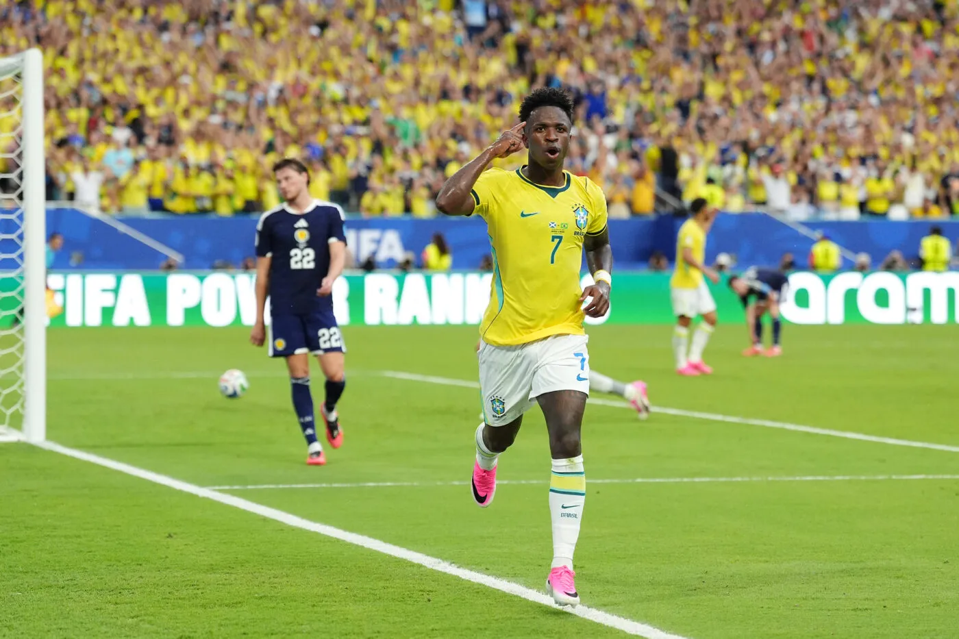 Le Brésil danse avec l'Écosse et fête le retour de Neymar