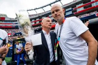 Le sélectionneur norvégien dépose des fleurs pour Didier Deschamps