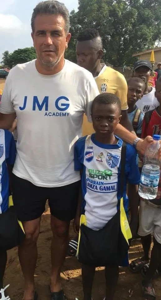 Adrien Gaignon et le jeune Christ Inao Oulaï, en 2018.