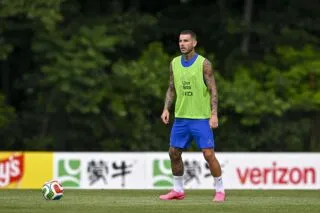 Et pourquoi pas remettre Lucas Hernandez à gauche ?