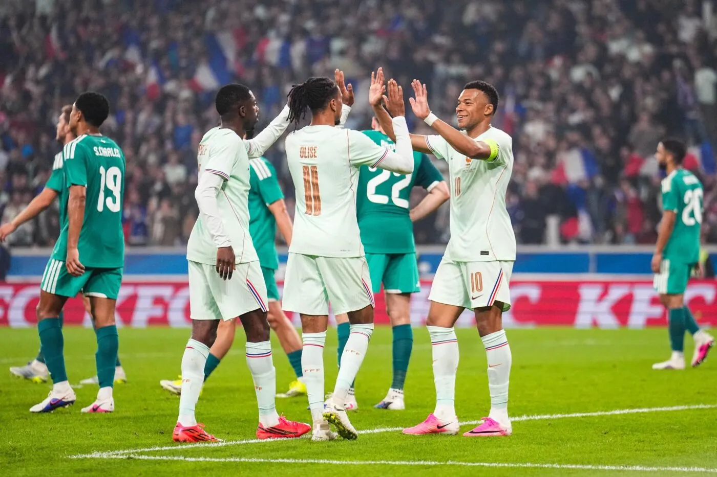 Le trio offensif des Bleus aussi fort que celui du Brésil 2002