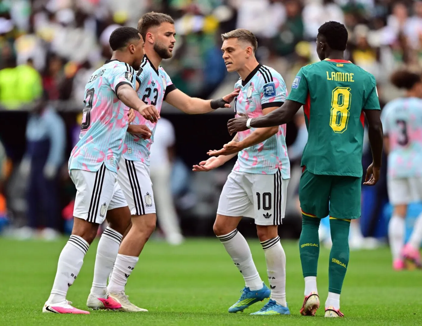 Quand Tielemans et Trossard se fritent avant de sauver la Belgique