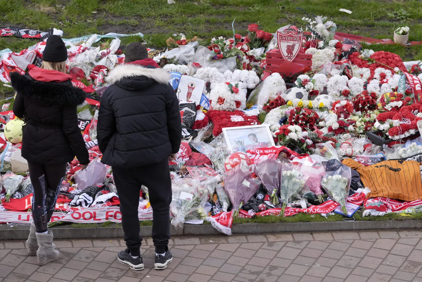 Liverpool inaugure un mémorial en hommage à Diogo Jota