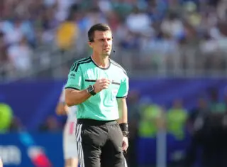 Qui est Ilgiz Tantashev, l’arbitre de France-Paraguay qui n’aimait pas les cartons jaunes ?