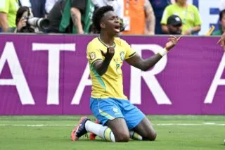 Le nouveau visage de Vinícius après de la chirurgie esthétique