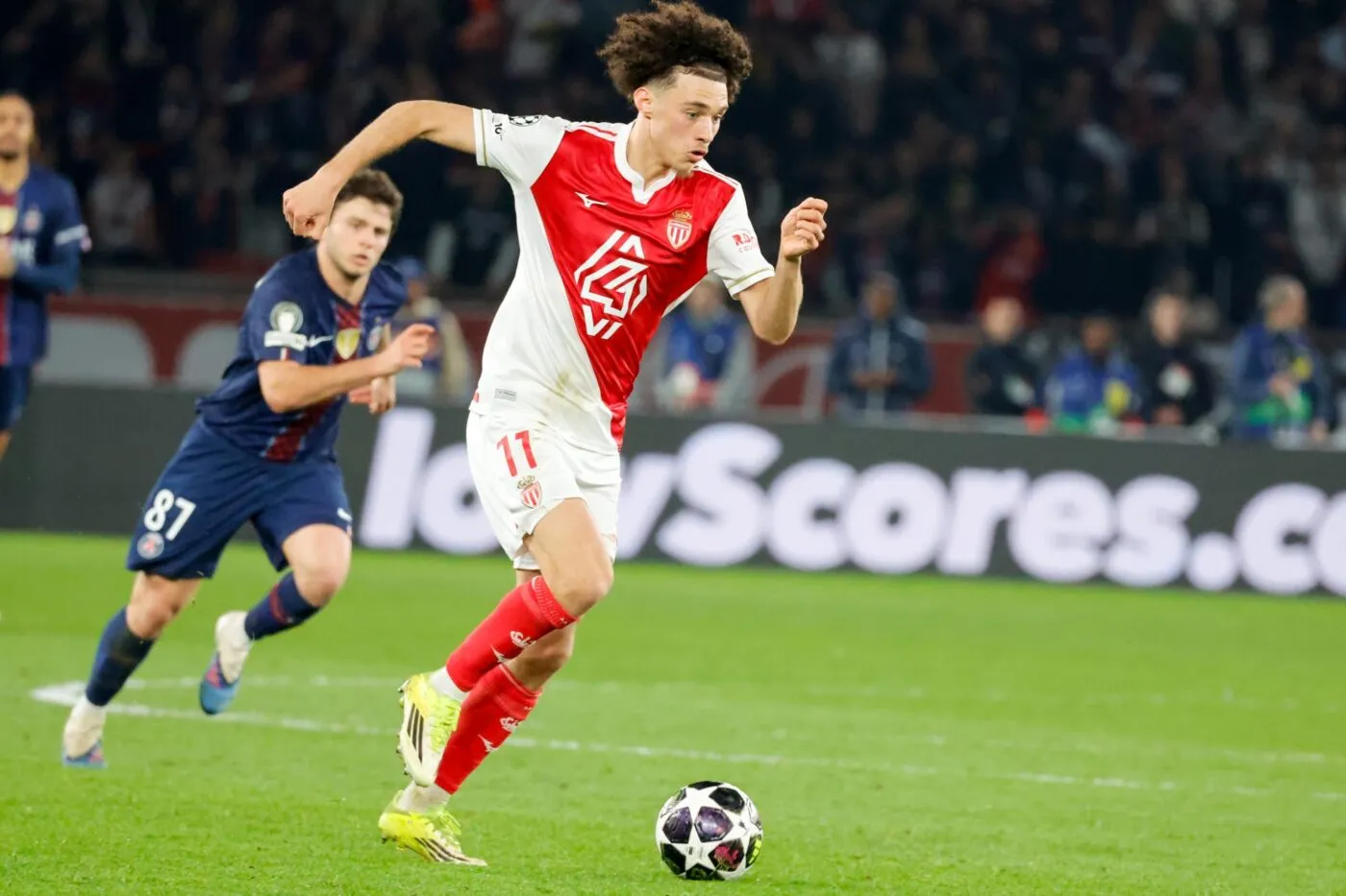 Maghnes Akliouche est tout proche du PSG