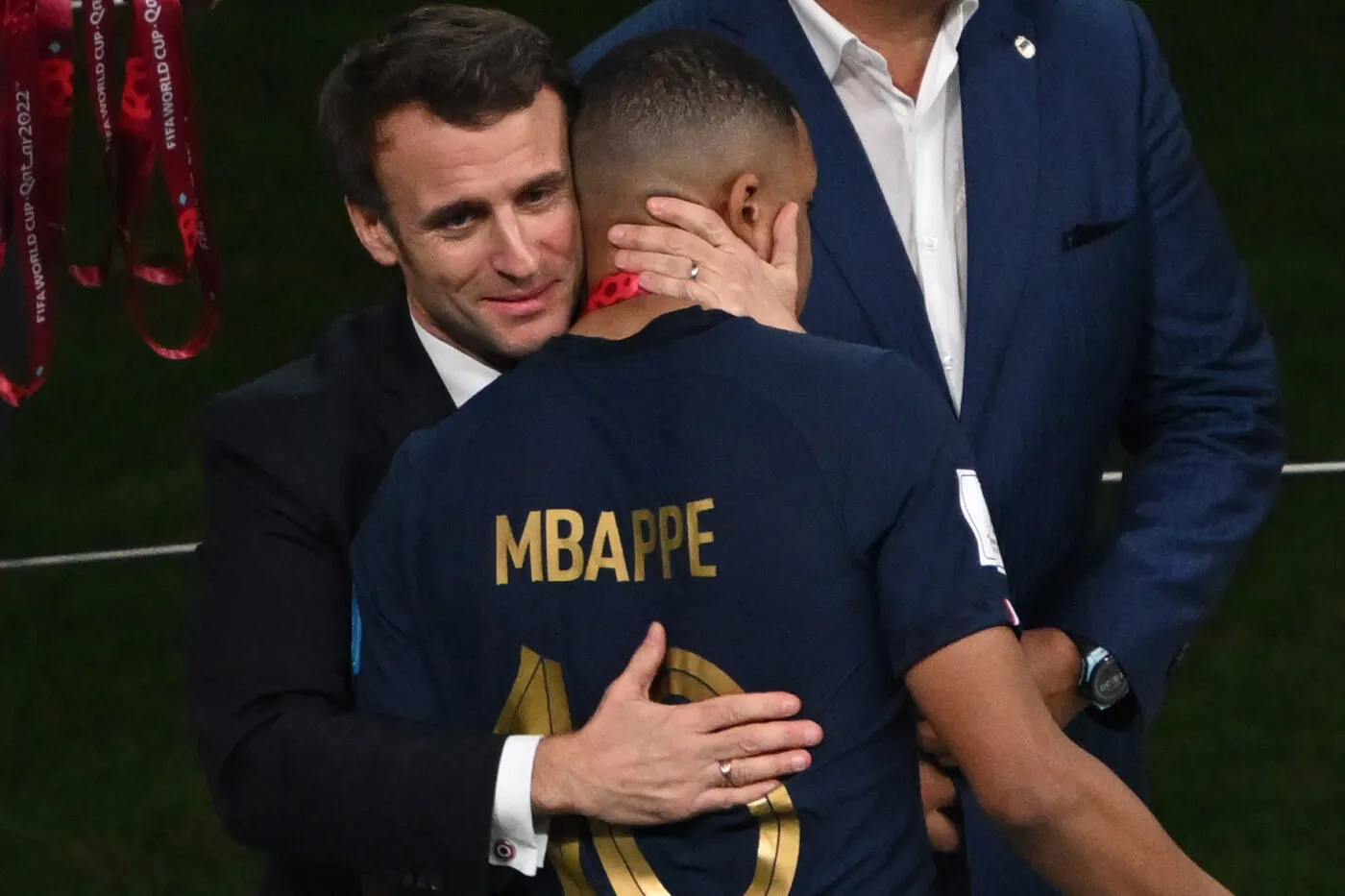 Emmanuel Macron défend Kylian Mbappé