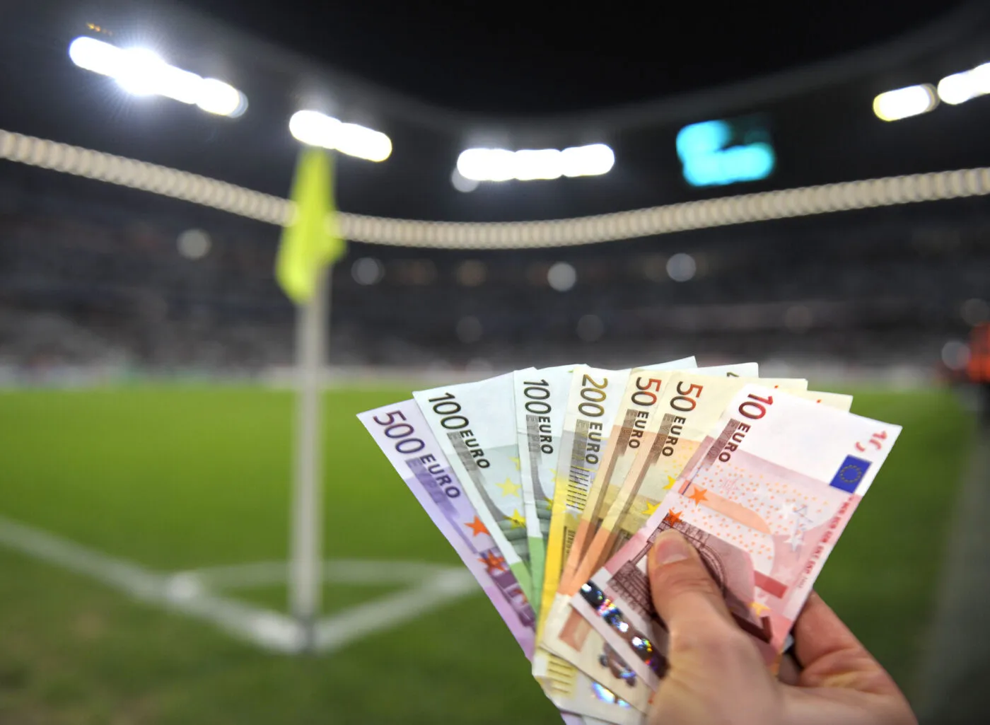 Deux vastes réseaux de paris sportifs illicites démantelés en plein Mondial