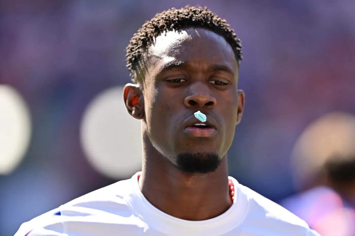 Chewing-gums et football : une affaire qui mâche !