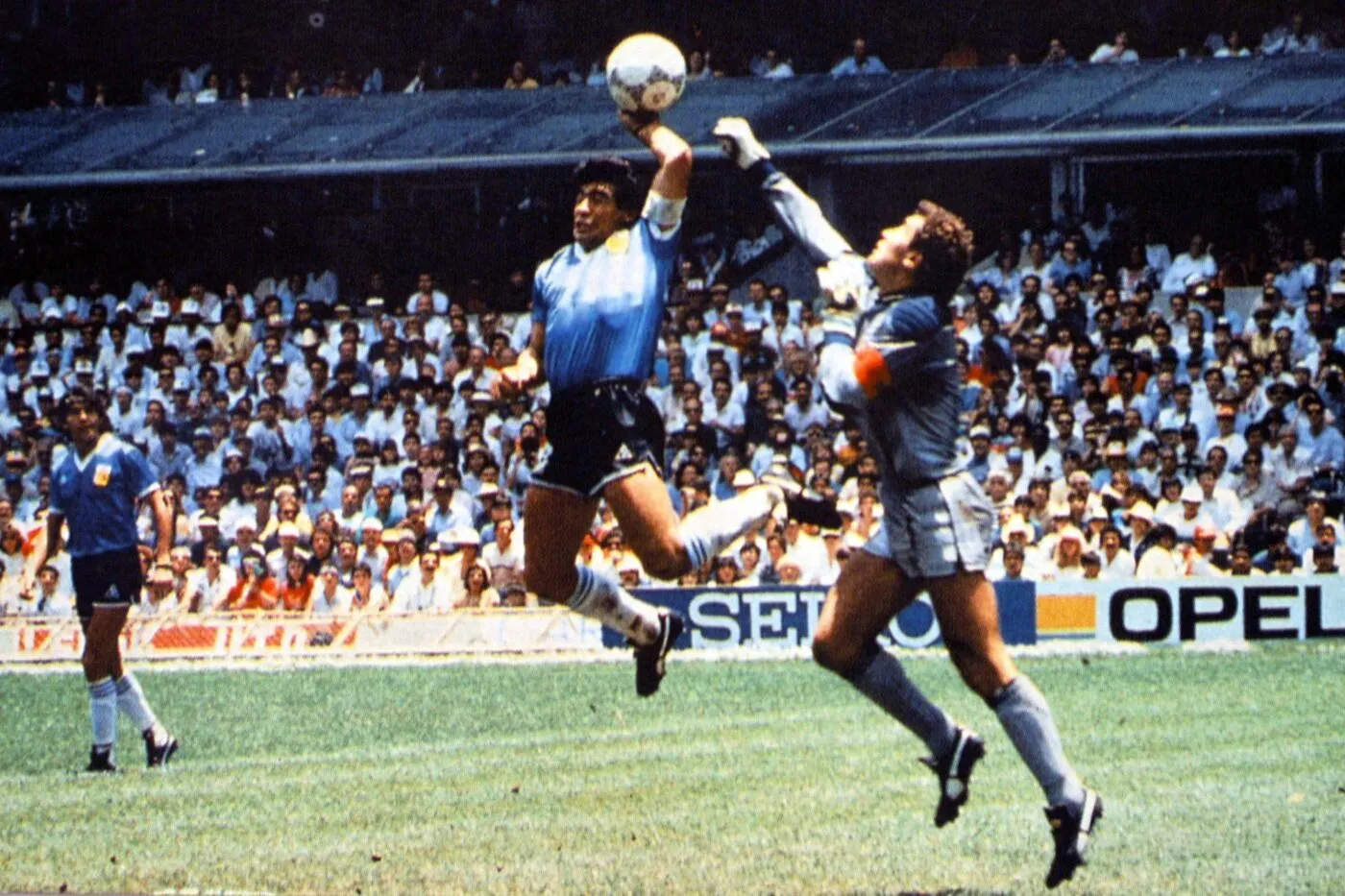 Angleterre-Argentine : Et si la VAR avait existé en 1986 lors de la main de Dieu de Diego Maradona