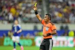 Un arbitre salvadorien au sifflet de France-Espagne