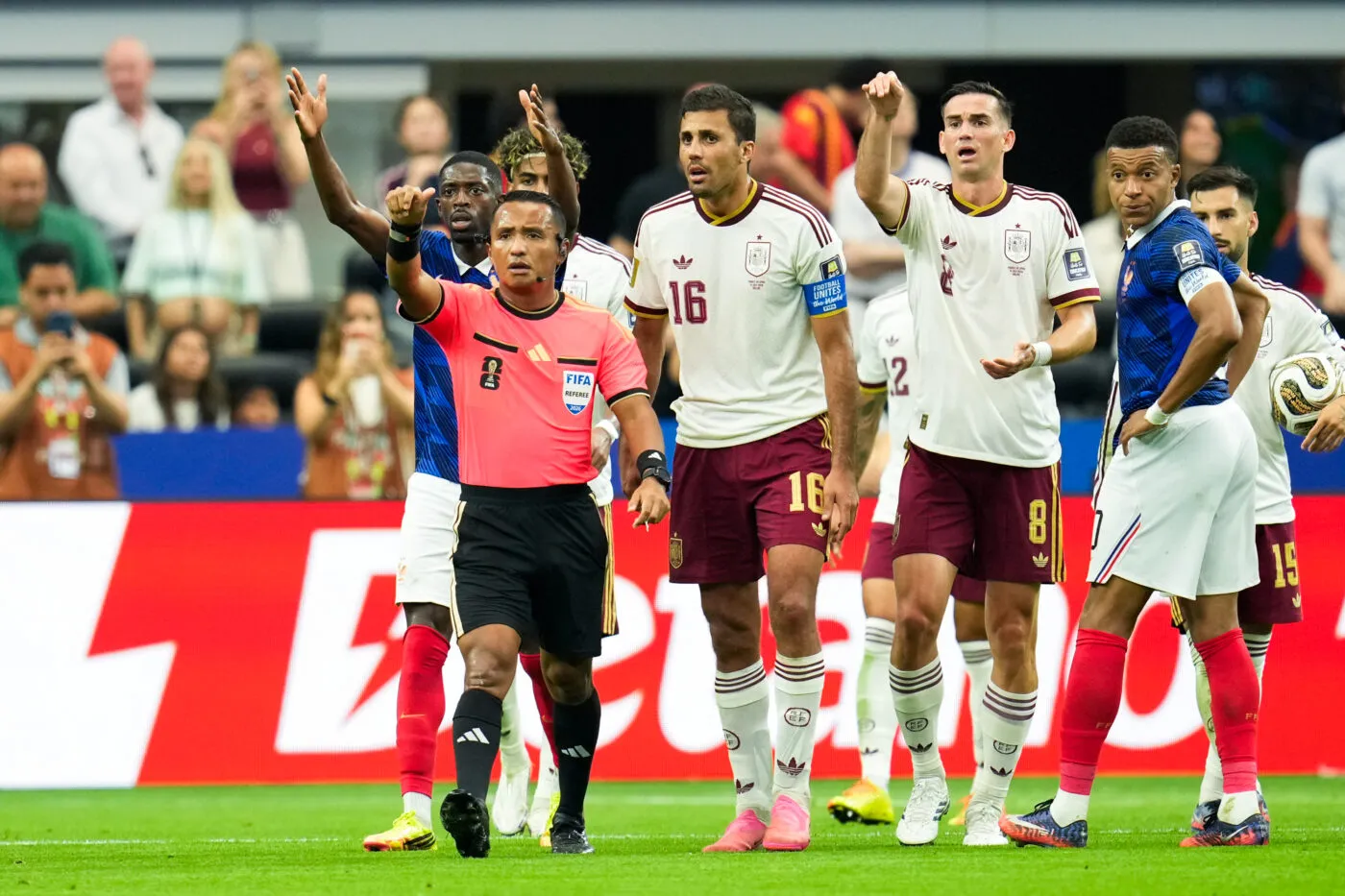 Faut-il s'offusquer de l'arbitrage de France-Espagne ?