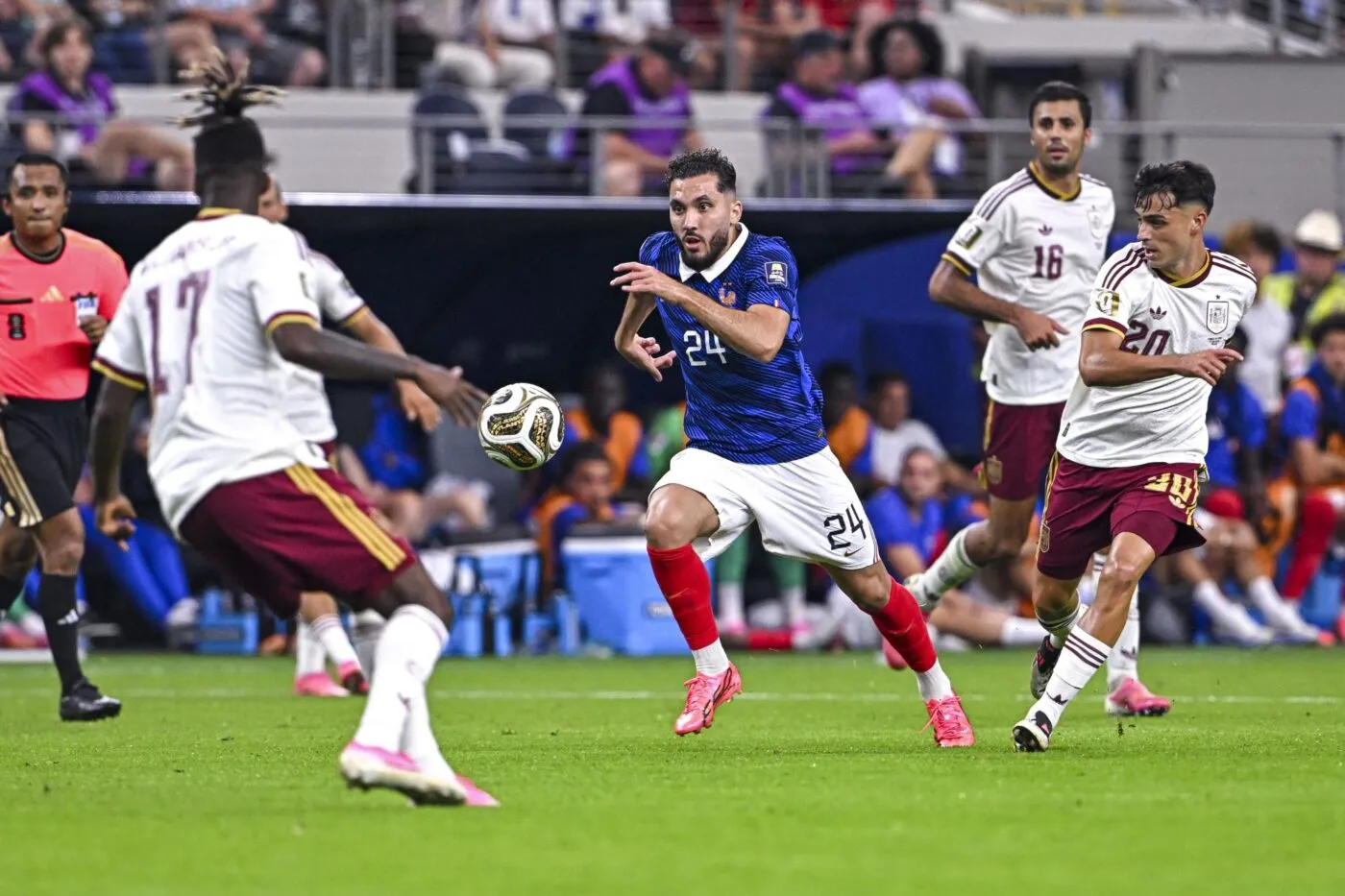 Rayan Cherki s’agace après une question sur son temps de jeu