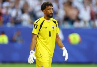 Vozinha joue un match avec Ronaldo