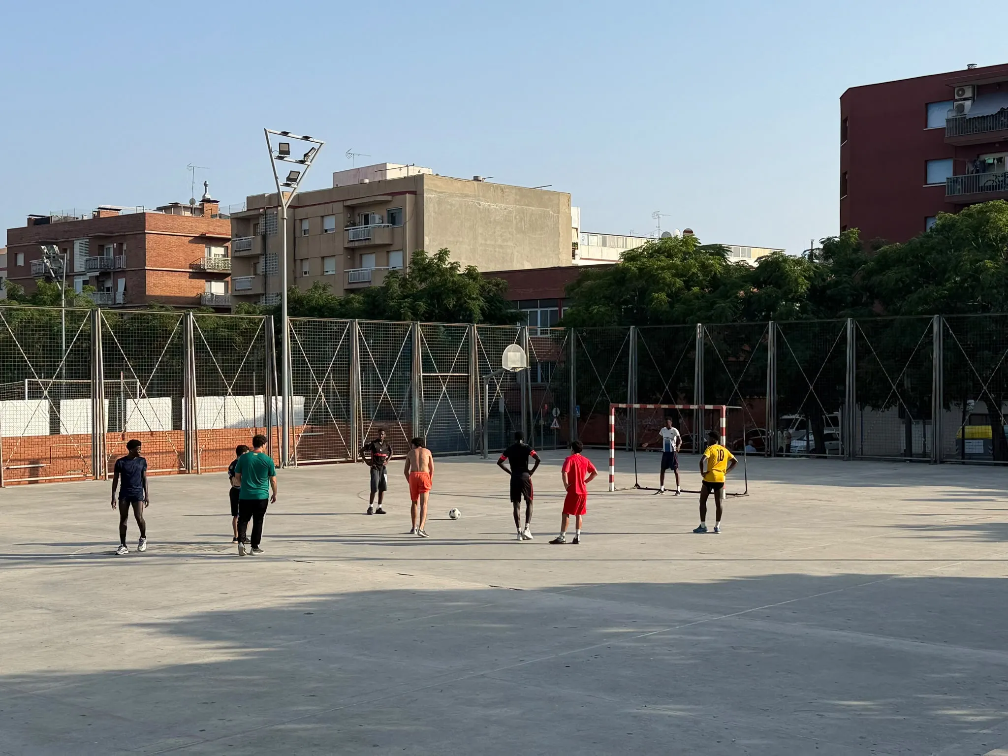 La dalle bétonnée qui a vu les premiers pas de footballeur de Lamine Yamal dans son quartier de Rocafonda.