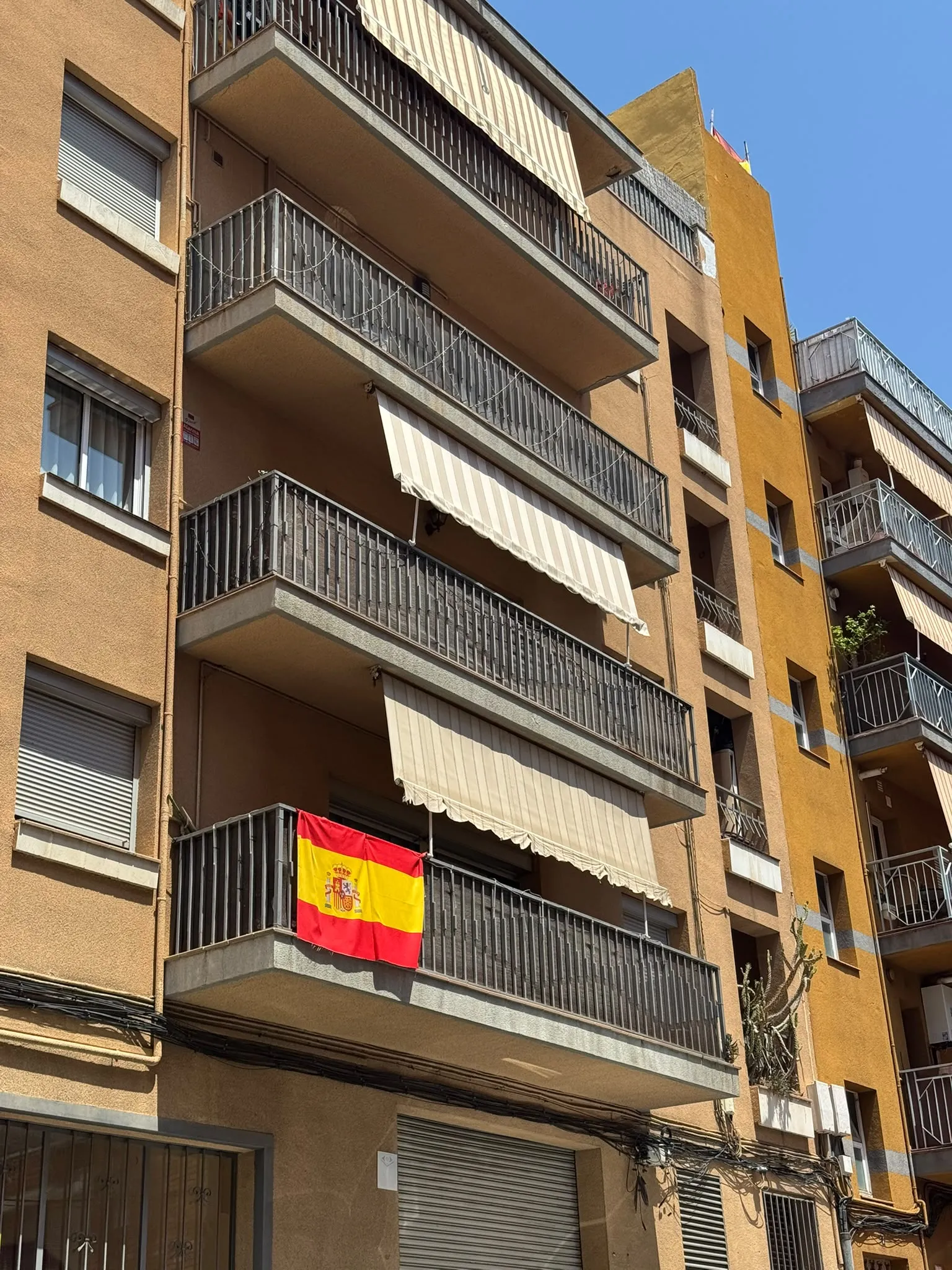 À Rocafonda, les drapeaux espagnols fleurissent au fur et à mesure que la finale face à l’Argentine approche.