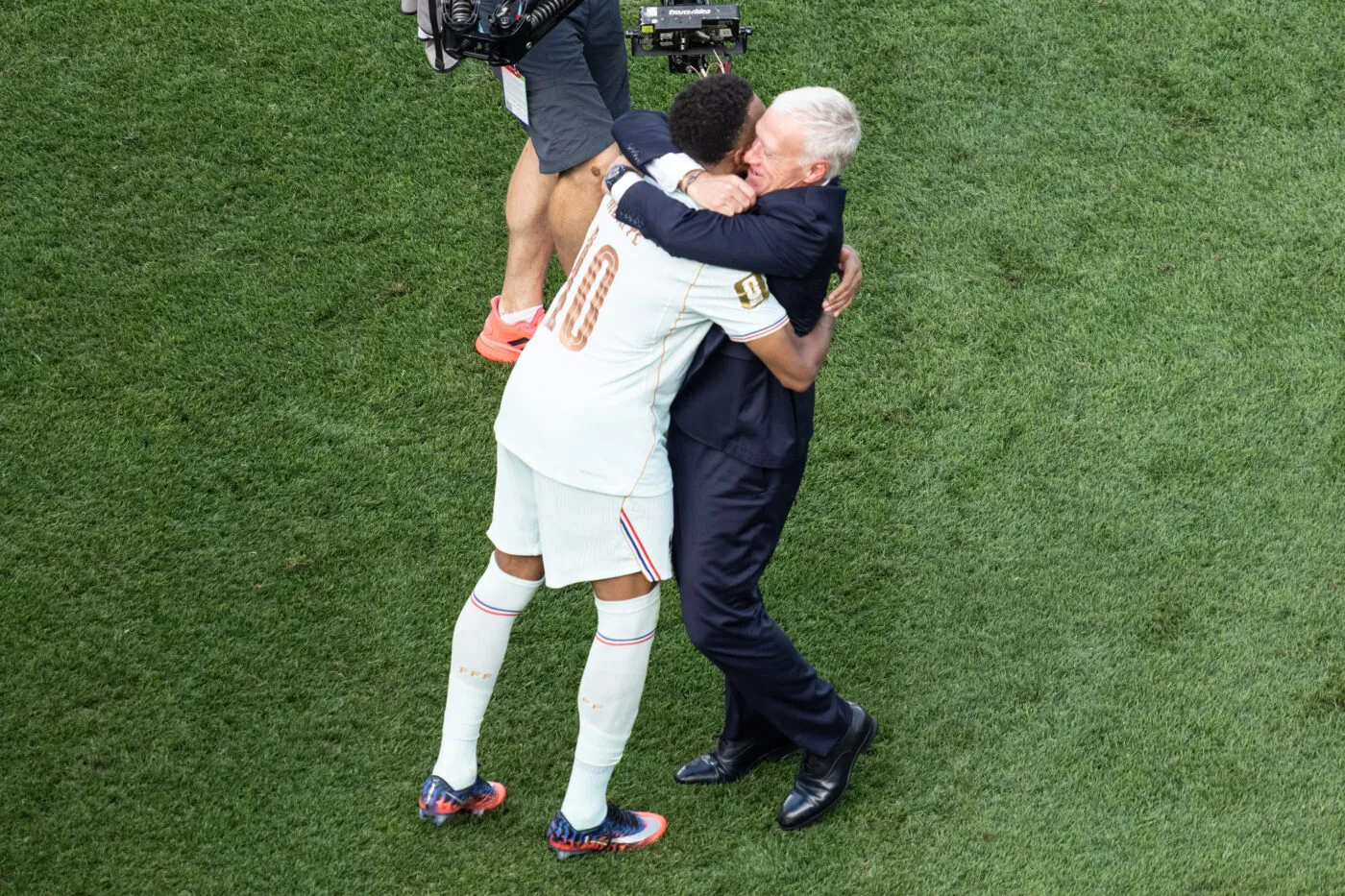 Le message émouvant de Mbappé pour Deschamps