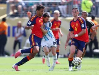 Espagnols et Argentins dos-à-dos à la pause
