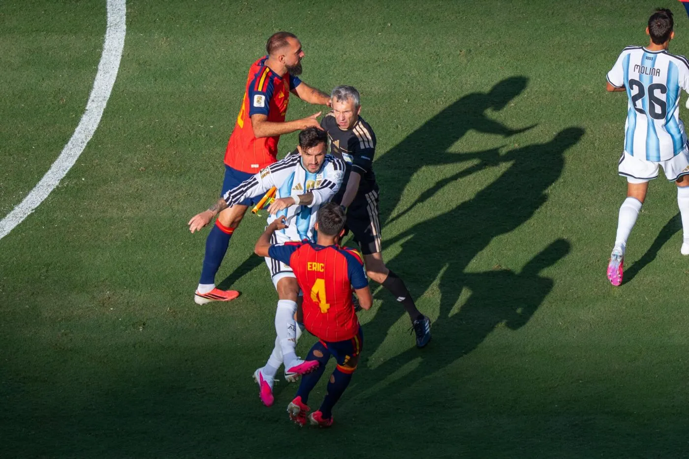 Le pétage de plombs de Leandro Paredes