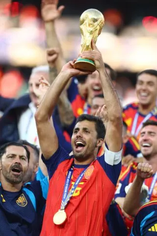 « Gagner avec ton pays, c'est ce qu'il y a de plus beau » assure Rodri