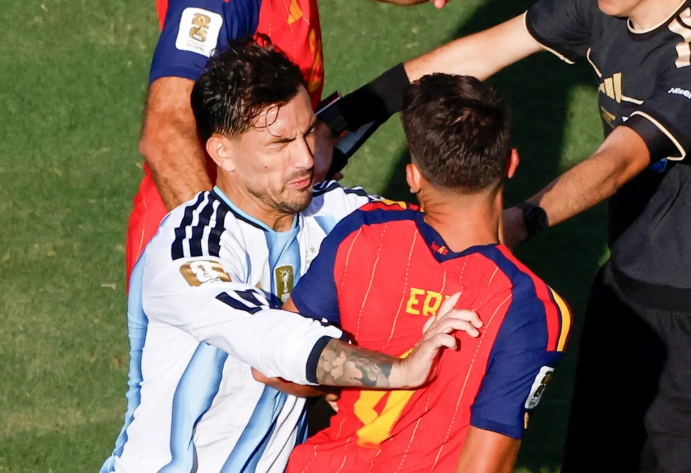 Non, Paredes n’a pas été expulsé face à l’Espagne