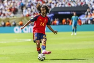 Cucurella a-t-il marabouté la pelouse du MetLife avant la finale ?