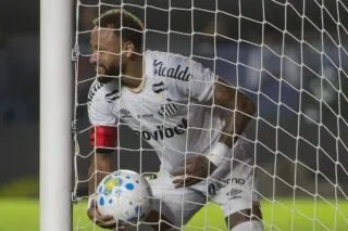 Neymar trolle ses détracteurs avec une célébration en mode poker