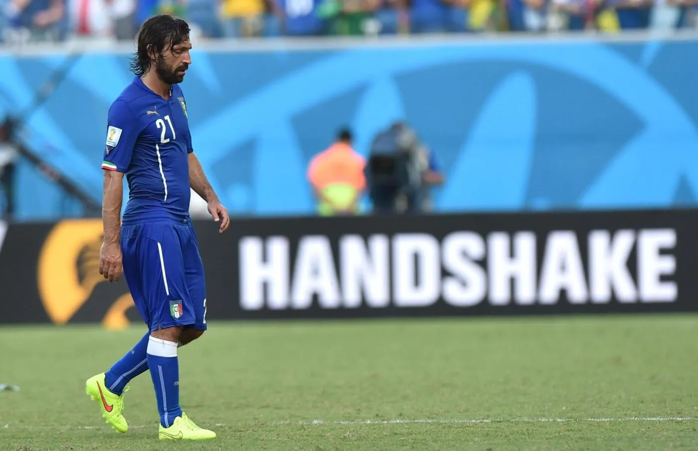 Andrea Pirlo rattrapé par ses liens avec la Russie