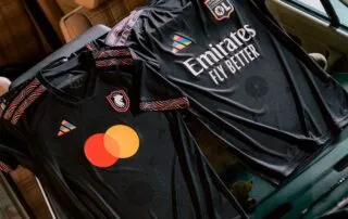 L'OL dévoile son nouveau troisième maillot en hommage... à la funk