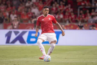 Suspension rarissime au Brésil pour un tacle assassin