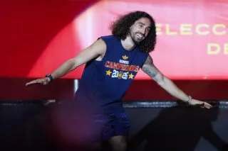 Quand Marc Cucurella fait porter sa médaille de champion du monde à son facteur