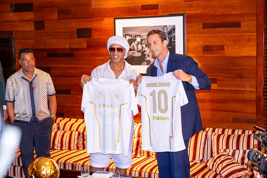 Ronaldinho à Ravenne : football, business ou les deux ?