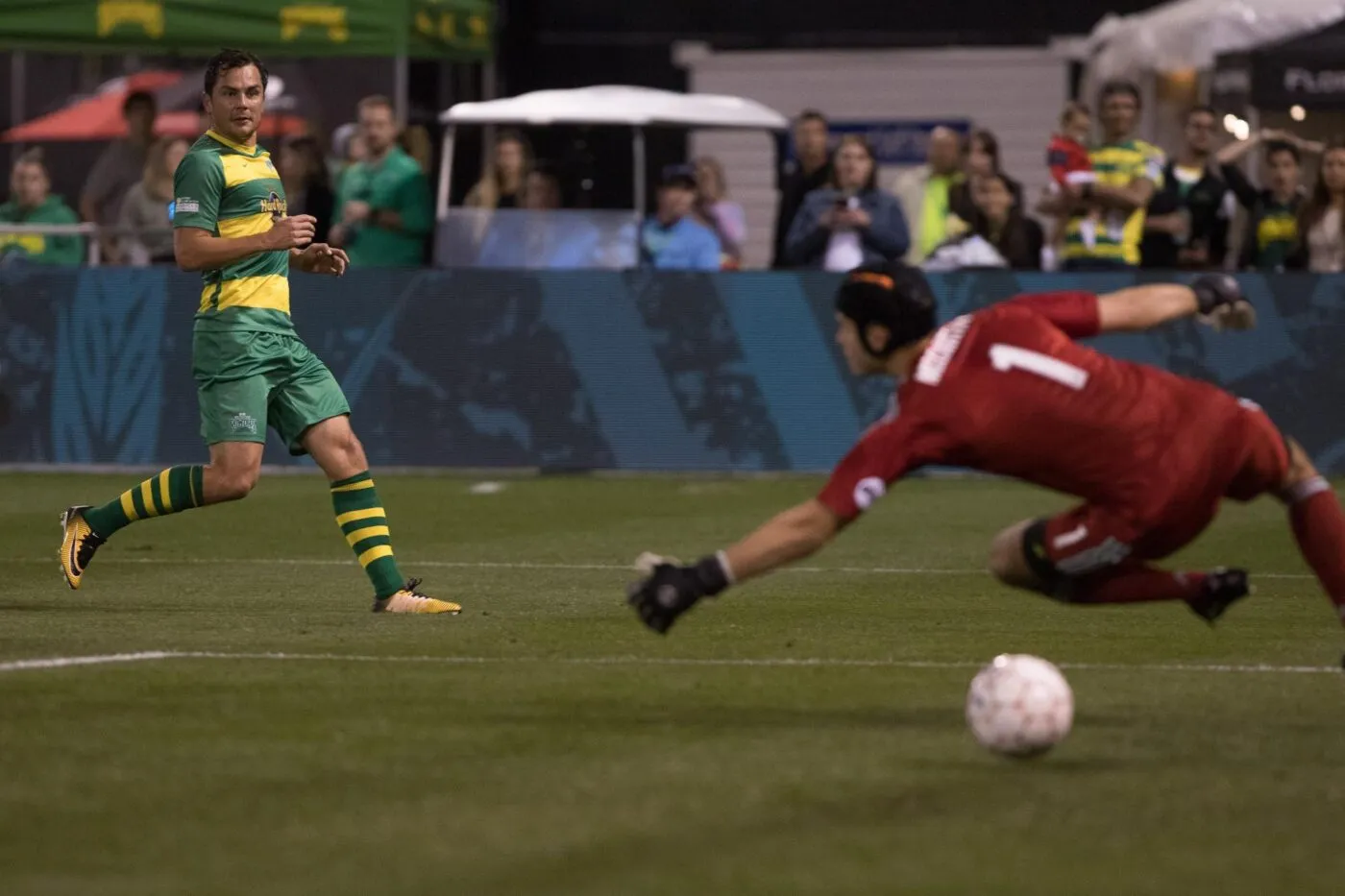 Cinq buts inscrits hors de la surface dans le même match aux États-Unis