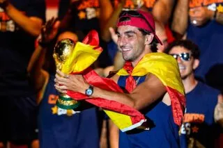 Critiqué pour sa casquette, Ferran Torres concède ne rien comprendre à la politique