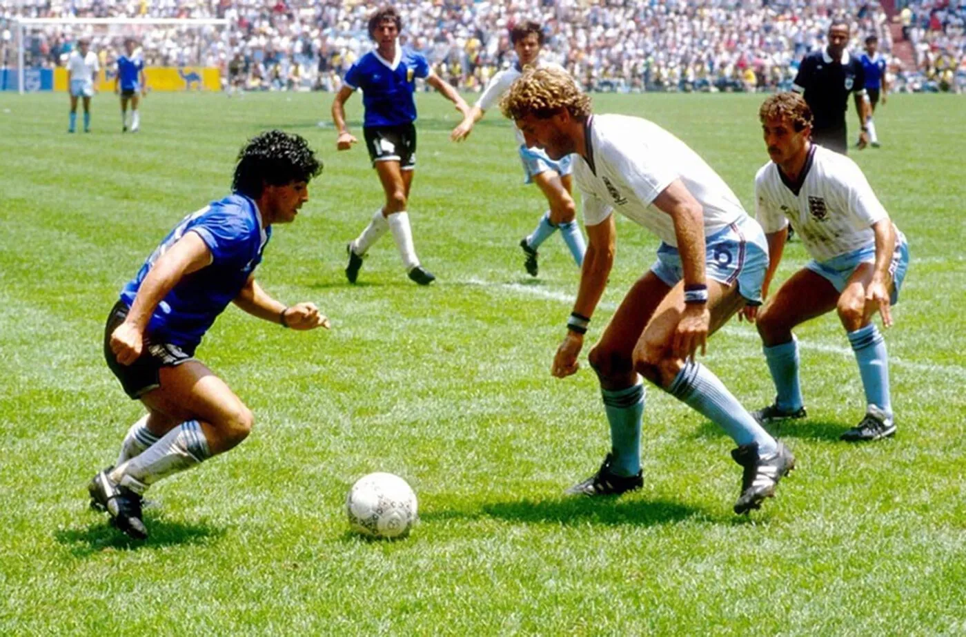 Le ballon de la «<span style="font-size:50%"> </span>main de Dieu<span style="font-size:50%"> </span>» mis aux enchères et estimé à 10 millions de dollars