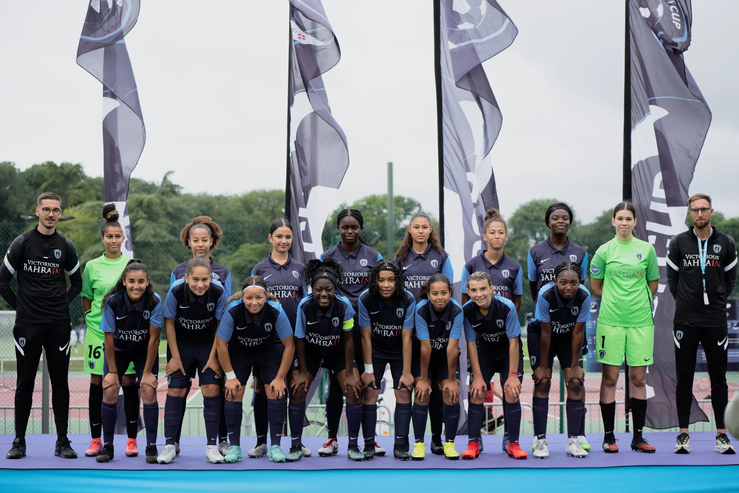 Kadidia Traoré est en bas, première en partant de la droite