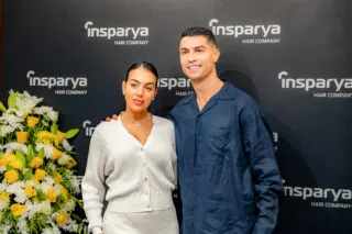 Des milliers de personnes se rassemblent pour le mariage de Cristiano Ronaldo... et tombent sur des inconnus