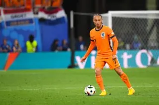 L'hommage de Xavi Simons pour Xavi Hernández