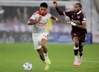 Le Benfica en roue libre pendant que les Rangers pédalent dans la semoule